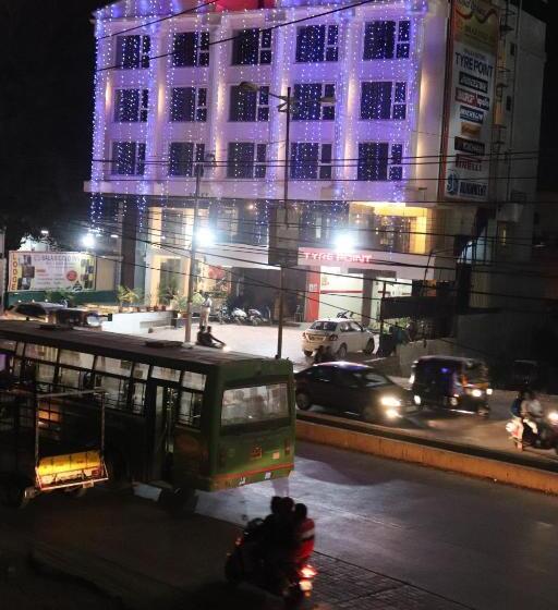 호텔 Balaji Gold Inn