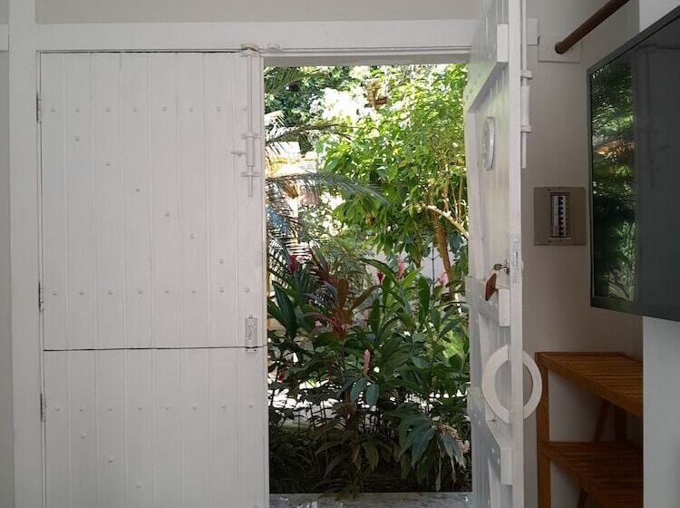 هتل Blue Ocean Flats