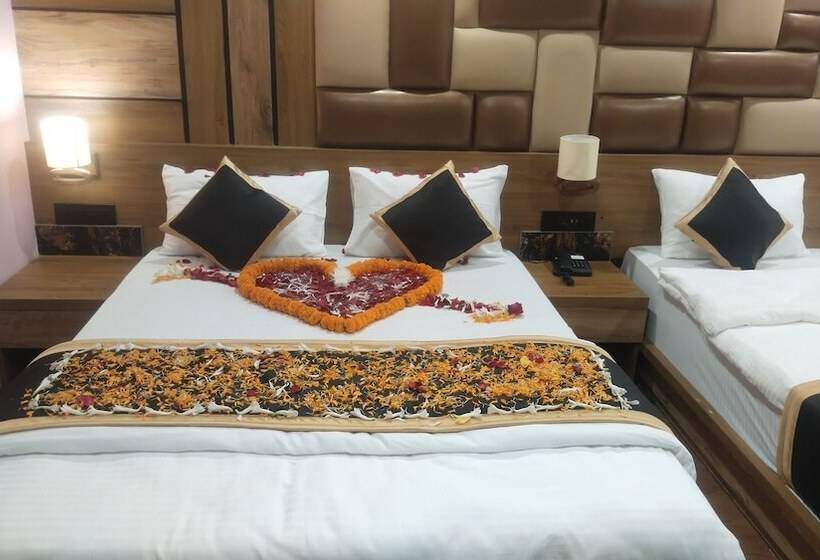 فندق Poddar Residency