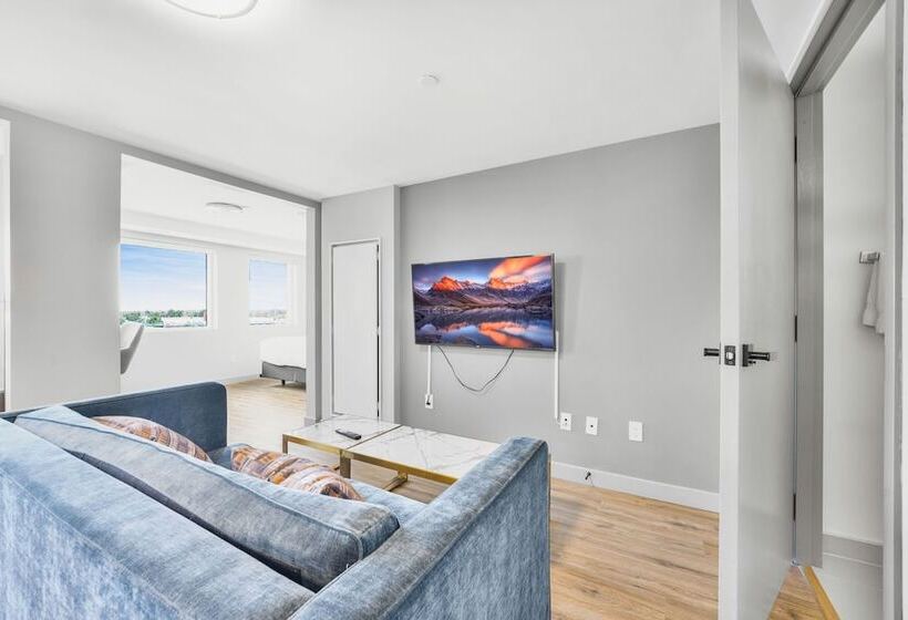 Skye Hotel & Residences