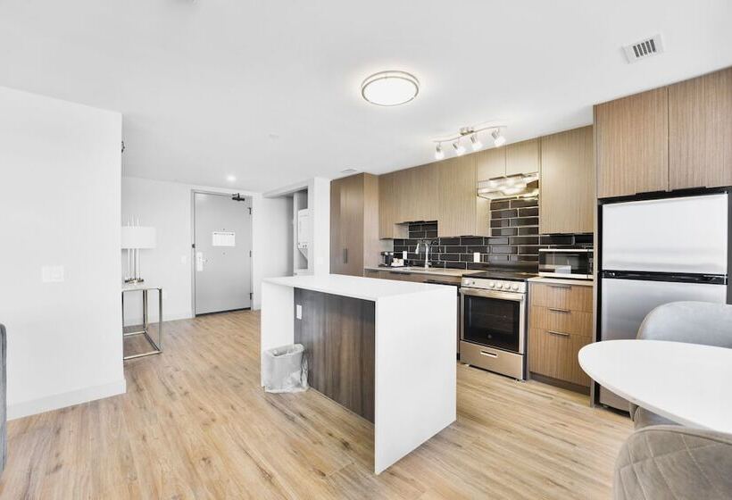 Skye Hotel & Residences