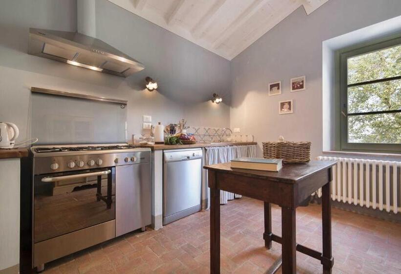 Отель Borgo Di Camporsevoli