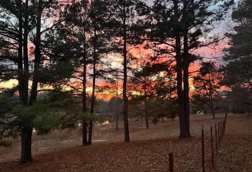 بنسيون Luxury Cabin With Fishing Pond Hot Springs