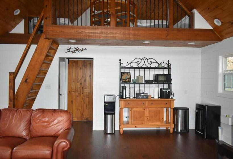 بنسيون Luxury Cabin With Fishing Pond Hot Springs