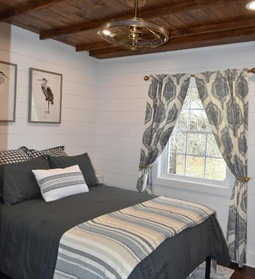 بنسيون Luxury Cabin With Fishing Pond Hot Springs