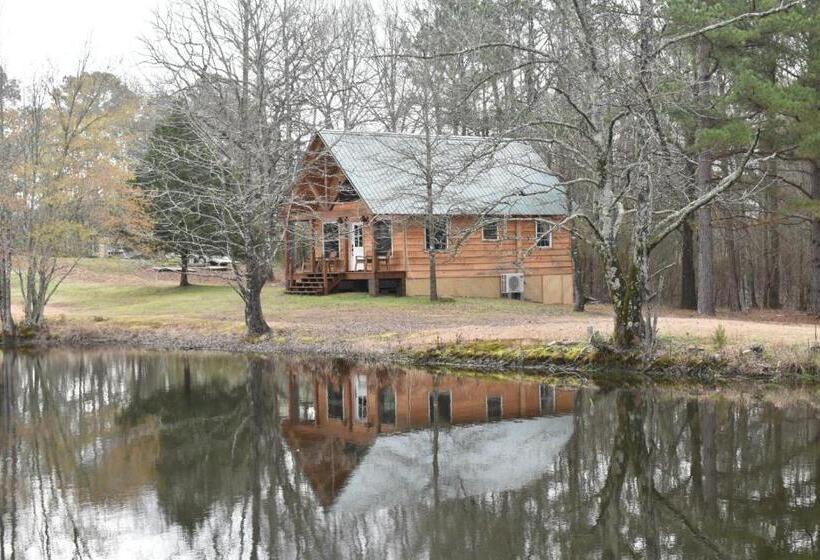 بنسيون Luxury Cabin With Fishing Pond Hot Springs