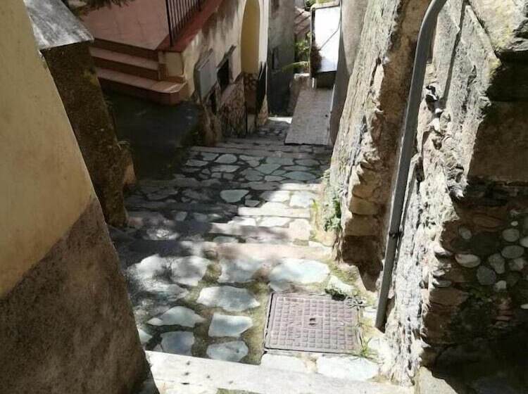 צימר A Taverna Intru U Vicu