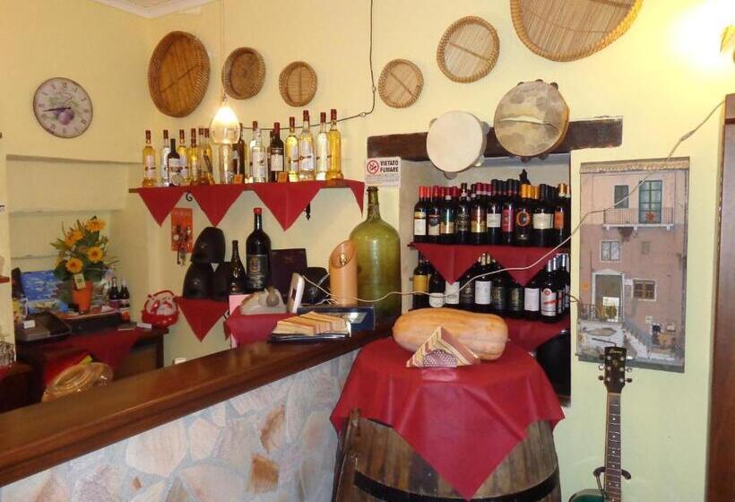 مبيت وإفطار A Taverna Intru U Vicu