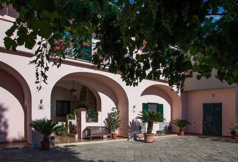 تختخواب و صبحانه La Masseria