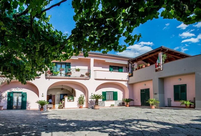 تختخواب و صبحانه La Masseria