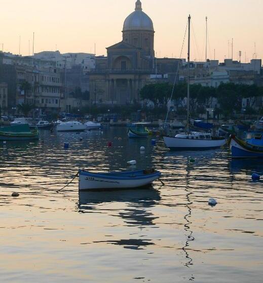 تختخواب و صبحانه Villa Del Porto