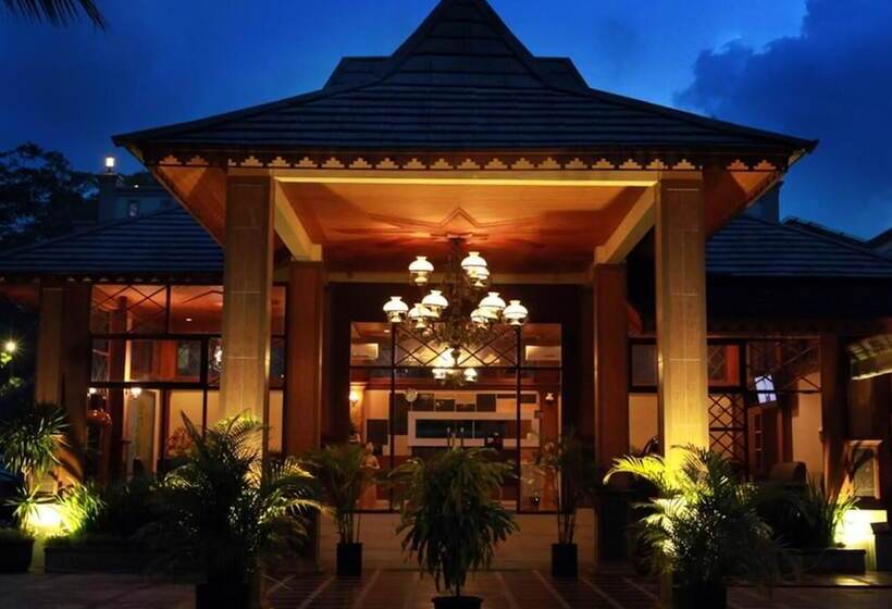 Green Tropical Village Hotel & Resort