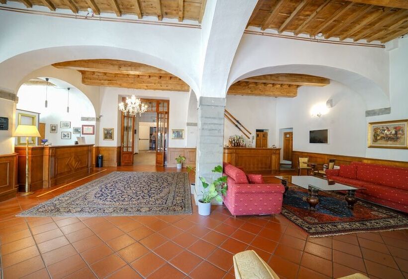 هتل Abetone E Piramidi Resort