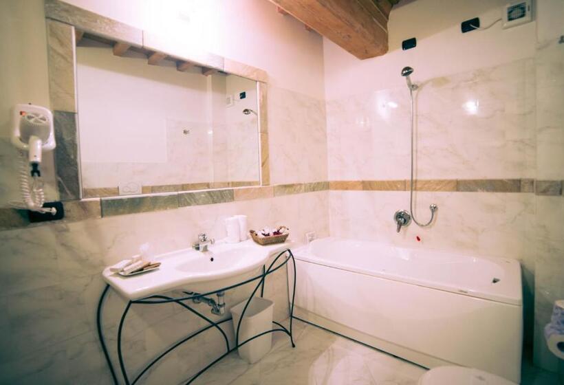 هتل Abetone E Piramidi Resort