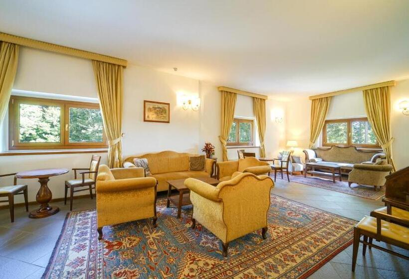 هتل Abetone E Piramidi Resort