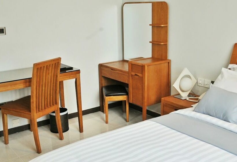 בית מלון כפרי Airport Comfort Inn Premium