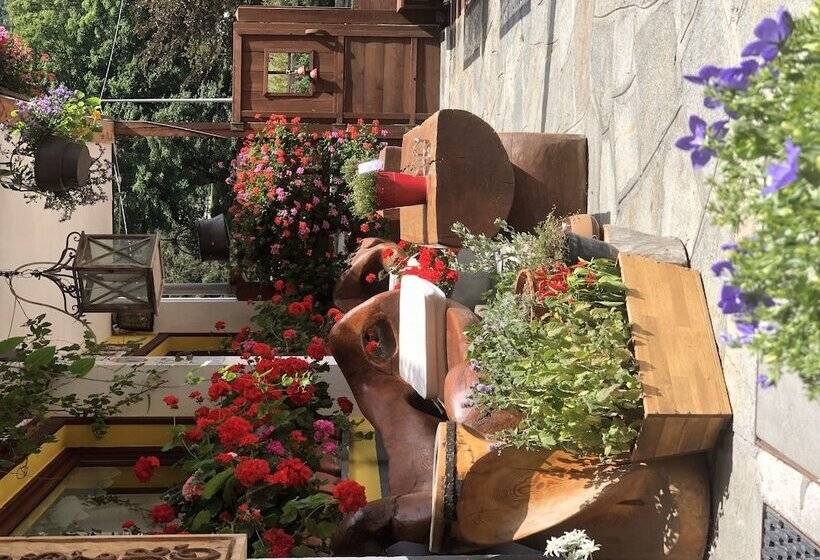 فندق Albergo Alpenrose Ski&bike Mountain