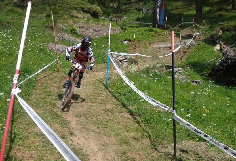 فندق Albergo Alpenrose Ski&bike Mountain