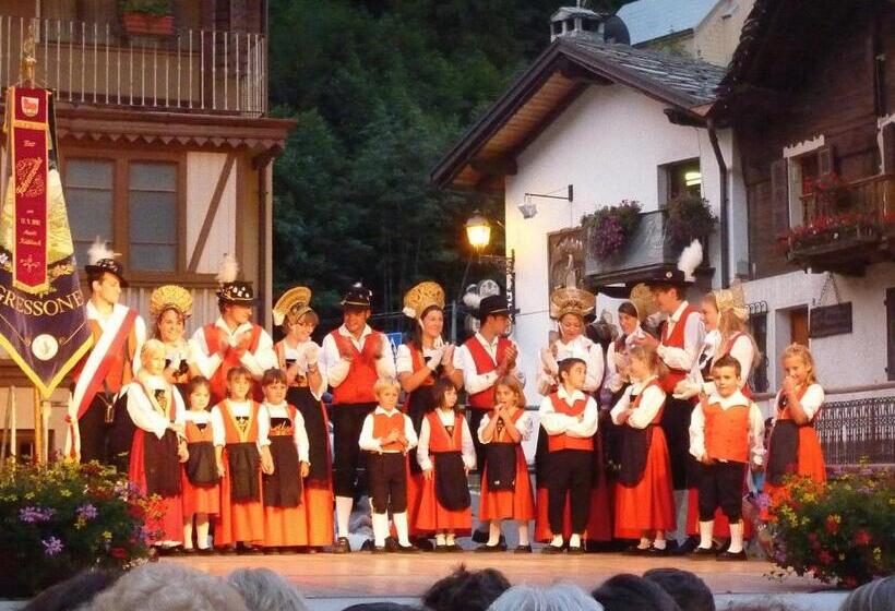 فندق Albergo Alpenrose Ski&bike Mountain