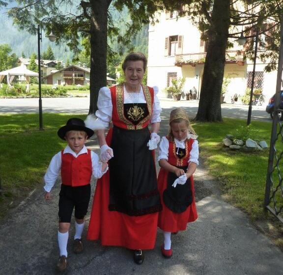 فندق Albergo Alpenrose Ski&bike Mountain