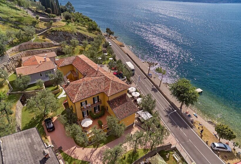 ホテル Albergo Del Garda