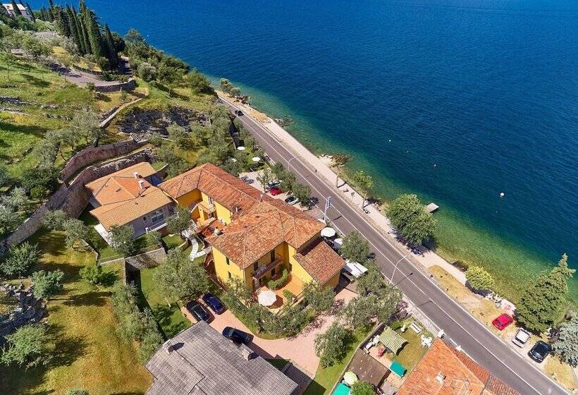 ホテル Albergo Del Garda