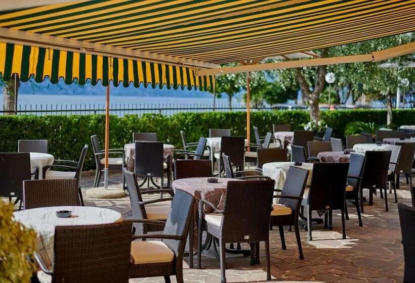 ホテル Albergo Del Garda