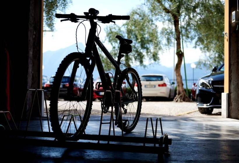 ホテル Albergo Del Garda