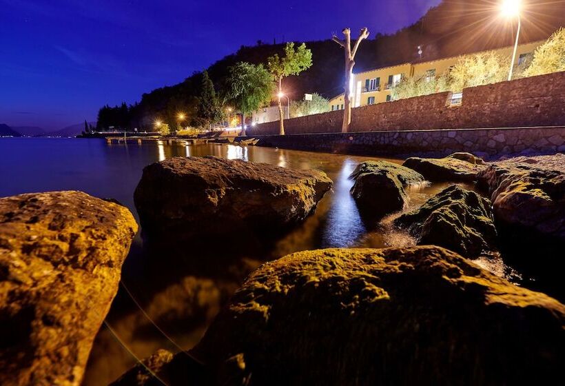 ホテル Albergo Del Garda