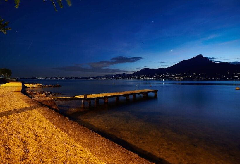 ホテル Albergo Del Garda