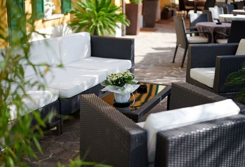 ホテル Albergo Del Garda