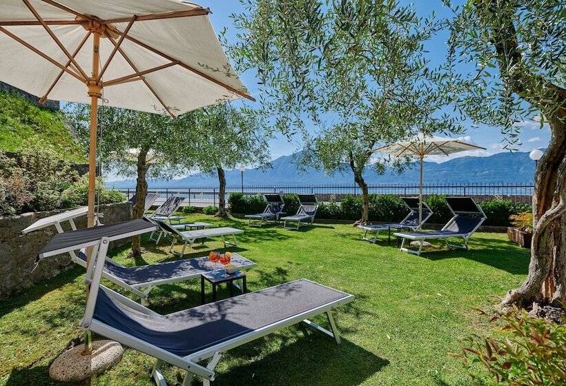 ホテル Albergo Del Garda