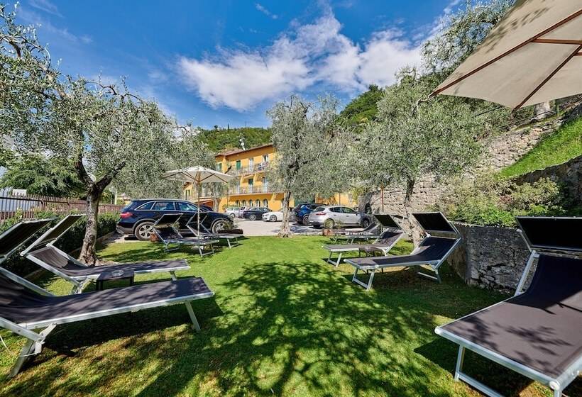 ホテル Albergo Del Garda