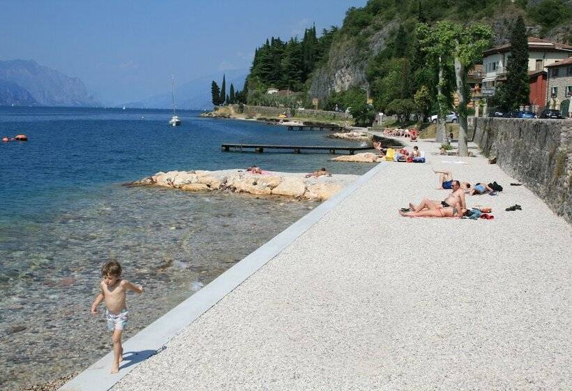 ホテル Albergo Del Garda