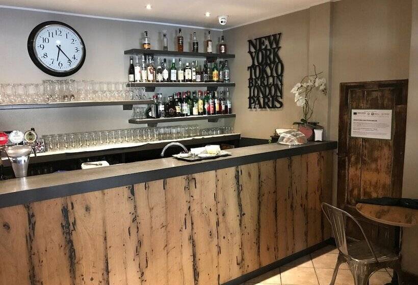 בית מלון כפרי Albergo Della Torre