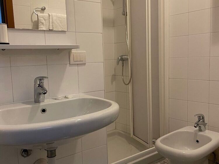 בית מלון כפרי Albergo Della Torre