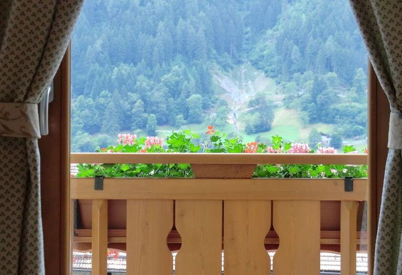 فندق Garnì Costa Verde