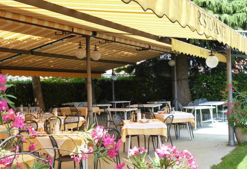 ホテル Albergo Villa Eva