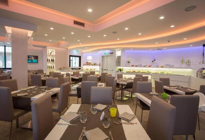 ホテル Ambassador