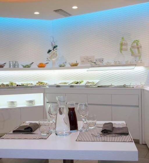 ホテル Ambassador