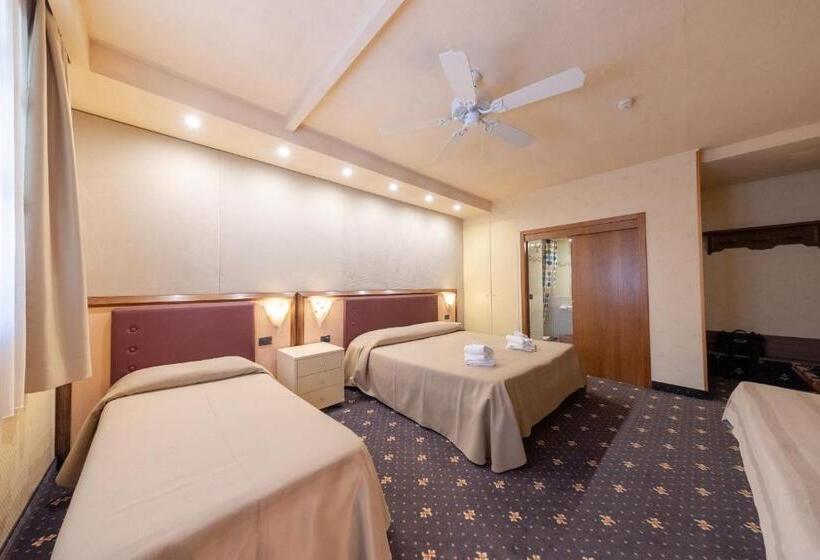 Отель Holiday Rooms Antica Badia