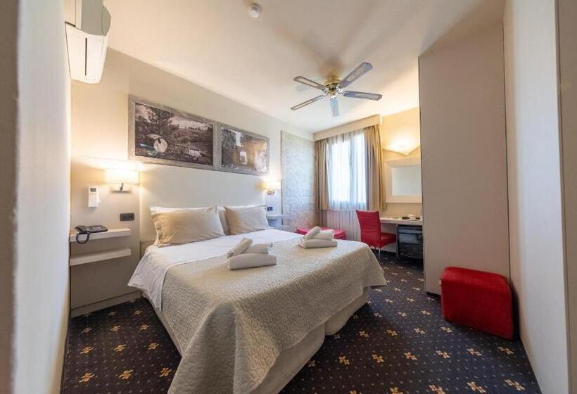 Отель Holiday Rooms Antica Badia