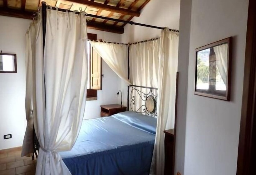 בית מלון כפרי Cala Buguto