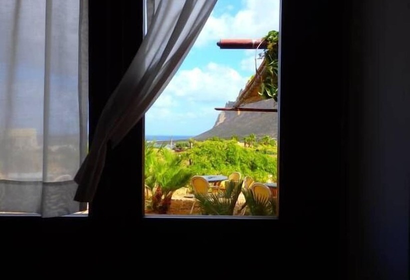 בית מלון כפרי Cala Buguto