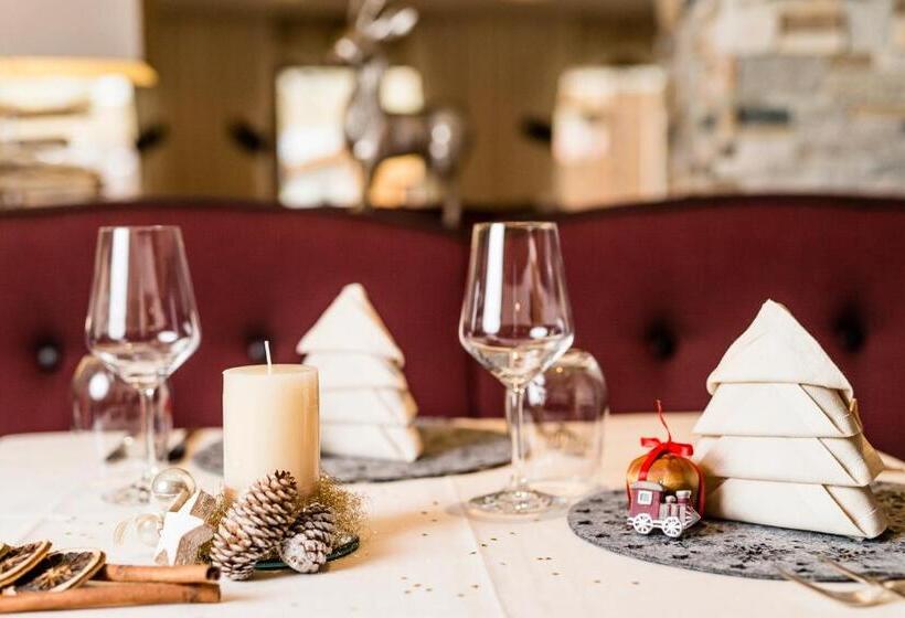 ホテル Dorfer Alpine&charming