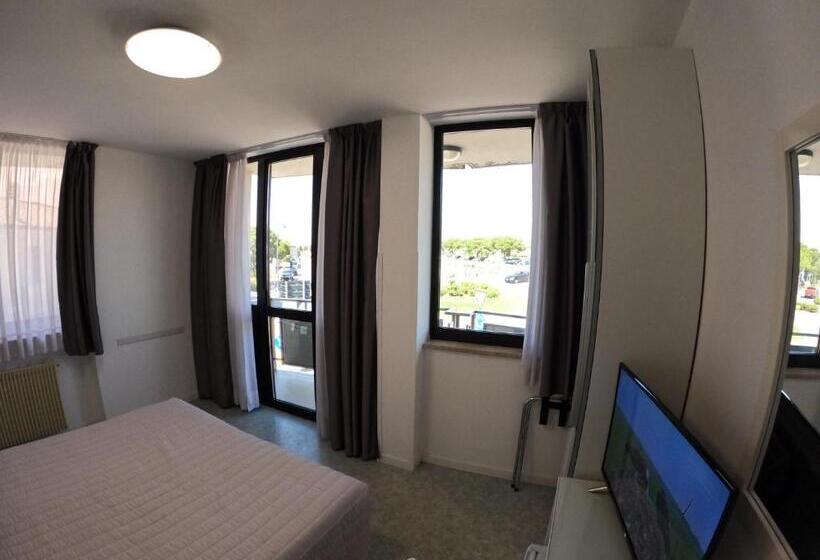 ホテル Euro Meublé