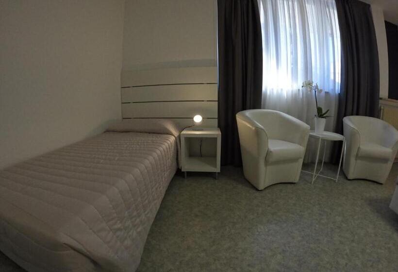 ホテル Euro Meublé