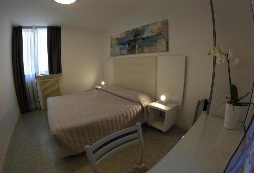 ホテル Euro Meublé