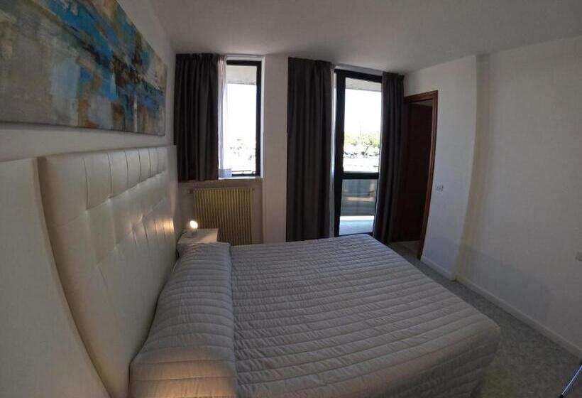 ホテル Euro Meublé