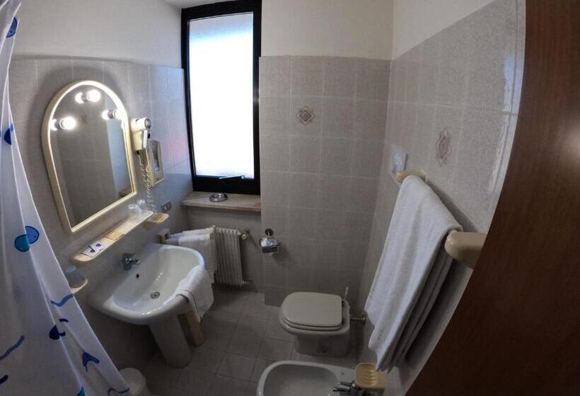 ホテル Euro Meublé